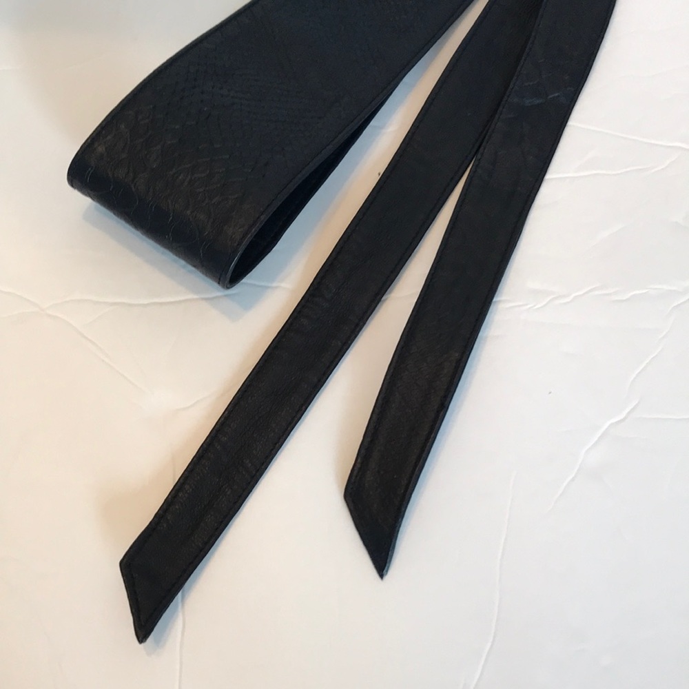 G.I.L.I obi belt. Navy Leather.  New Without Tags